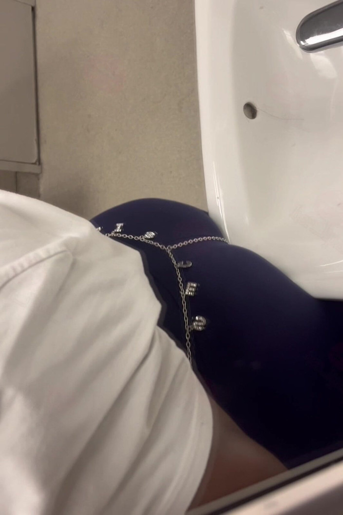 Anye Meshell: Pisces Pussy