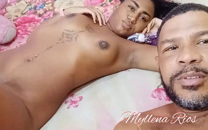 LeoOgro: Cewek semok latina kulit hitam lagi asik pamer memek dan...