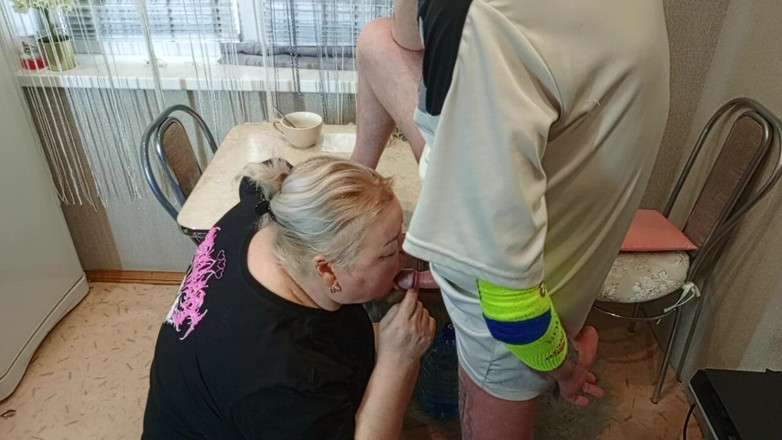 Zona901: Po południu pieprzę mojego sąsiada w ustach w kuchni i...