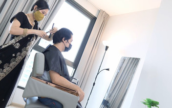 Mya Mya: Awek desi tukang gunting semasa memotong rambut menjadi sangat miang