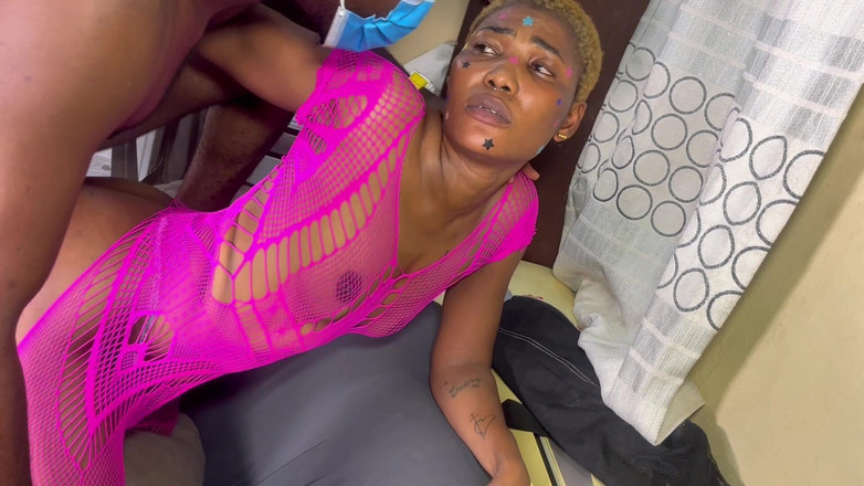 Prettypussy102: 섹스할려고 보지를 열어주는 내 친구 여친