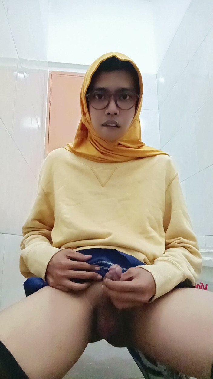 MaureenNadh: Hijab Asian Femboy Public Masturbate at Office Toilet