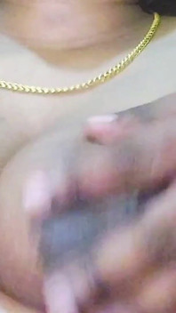 Une fille sexy aux seins sexy, vidéo virale