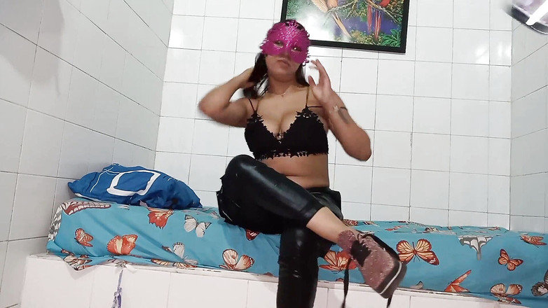 Pikaa6: 처진 젖탱이와 귀여운 얼굴 십대의 보지 갈색 머리의 거유