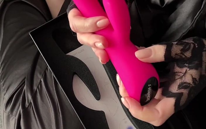 Alisa Lovely: Wow! Dit is mijn nieuwe seksspeeltje - siliconen G-spot konijnvibrato. Ik...