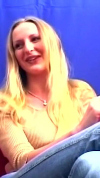 Loira madura puta fisting profundo enquanto chupa pau latejante