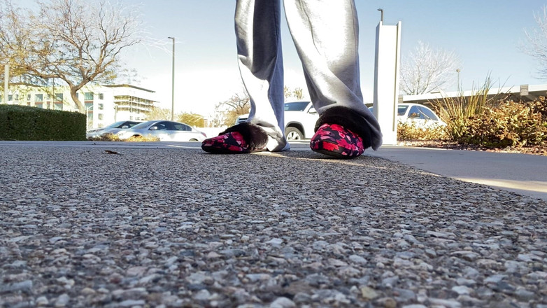 Tan feets: Tanfeets halka açık terlik dışında doğal tırnaklarla azdırıyor