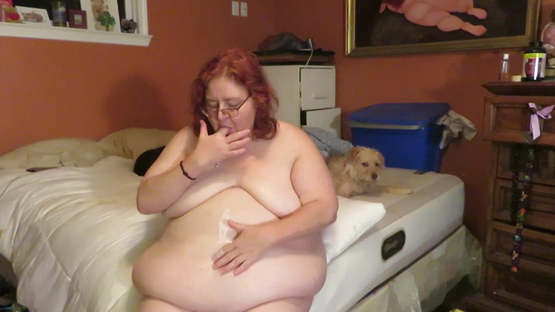 BBW nurse Vicki adventures with friends: Messy cake and kefir eat and slurp video