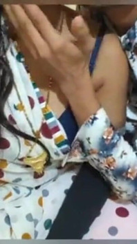 La moglie indiana calda desi ha del sesso romantico indiano in camera da letto