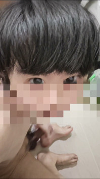 Lelaki Comel Melancap Dengan Muka Mozek Selepas Ejakulasi, Ekspresinya Sangat Comel Dan Cecair Putih Mengeluarkan Ejakulasi