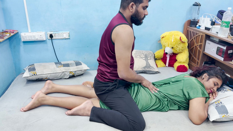 Vaigavarun45: Mallu ragazza massaggio corporale e cazzo duro in camera da...