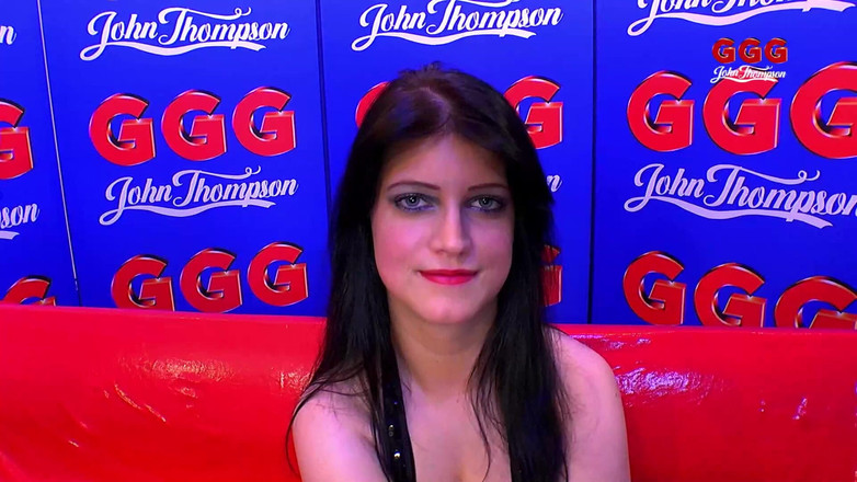 CASTING GIRLS want to FUCK: Gadis kampus dengan toket besar di-gangbang sama pacarnya john thompson...