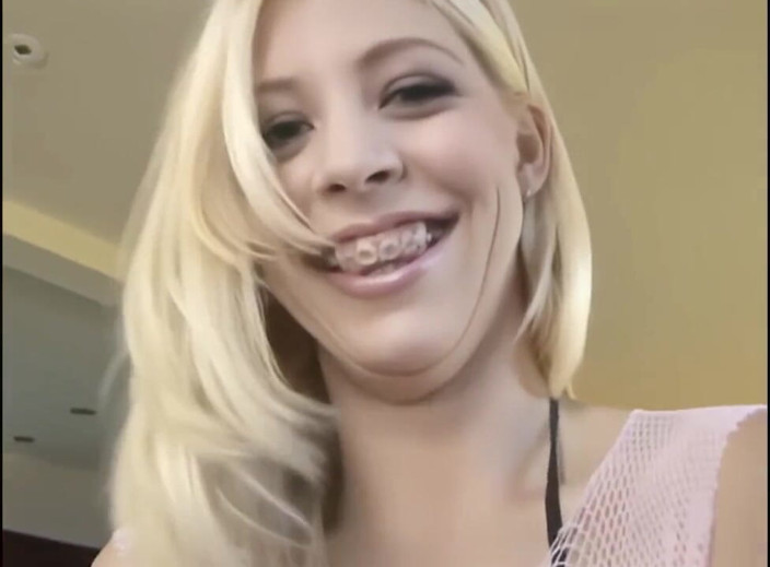 Black Monstercock Force: Si blonde kecil molek 18 tahun dimusnahkan oleh besar-besaran monstercock
