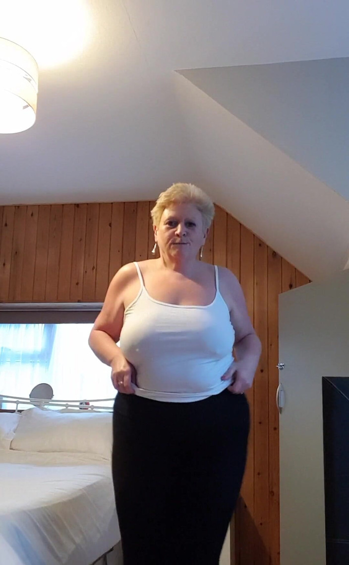 Uk Joolz: Sadece senin için yapılmış bir video klip ister misin? Sorayım...