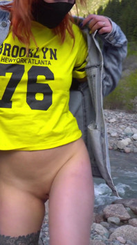Kız açık havada seksi gerçekten seviyor