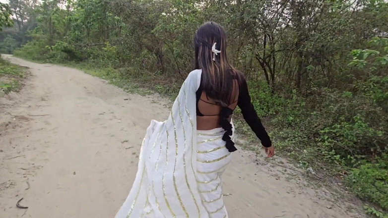 SafeRosebush8: Hintli kadın kırmızı sutyen giyerek tam sikiliyor porno videosu