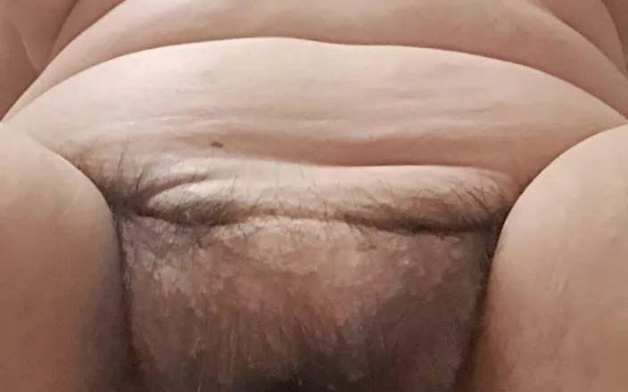 Mommy big hairy pussy: MILF Shows with Pelvic Movements How She Likes to Fuck