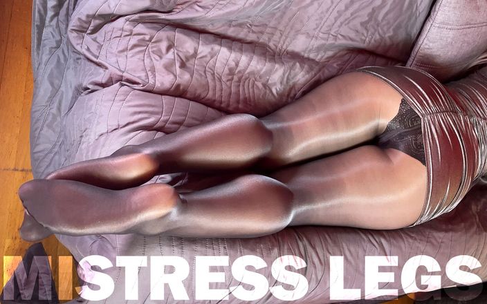 Mistress Legs: Mijn voeten en schattige reet plaagt je in nylons deel 2