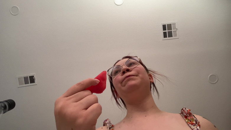 Lenna Lux: Moja skurczyła się przekąski