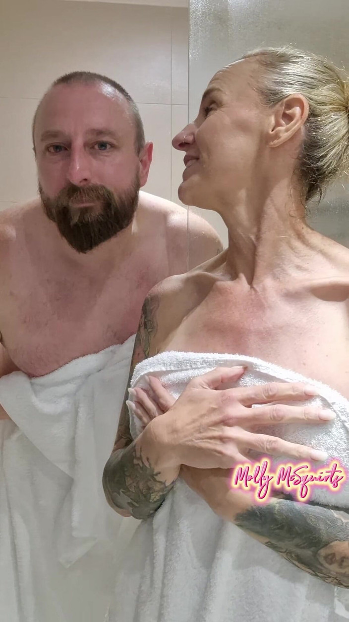 Molly McSquirts: Mandi dan kencing dengan seorang Londoner