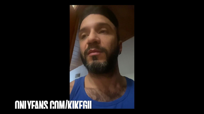 Kike gil: Hunk onanerar