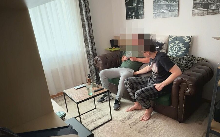 AntoGoesHunting: Un Bricoleur Hétéro Curieux Séduit Par Un Gay Et Se...