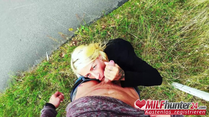 MILF Hunter 24: Cita traviesa para Harleen van Hynten en un parque! MILFhunter24