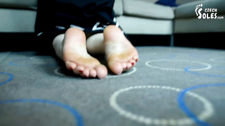 Czech Soles - foot fetish content: Niesamowite gołe stopy niegrzecznej młodej dziewczyny!