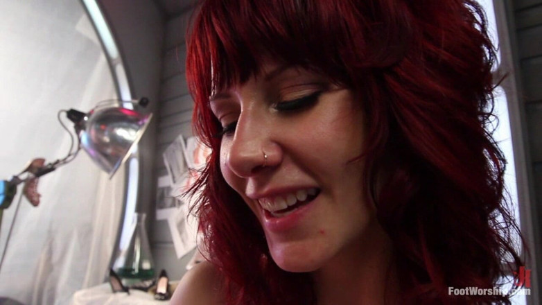 Foot Worship by Kink: Laboratorium kaki lesbian: maitresse madeline tunduk pada kakinya!