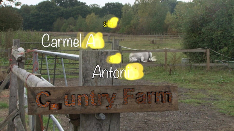 Rock Charogne: Carmel Anderson na farmě lízání