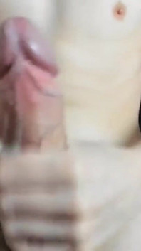 Primo piano si masturba con sborrata