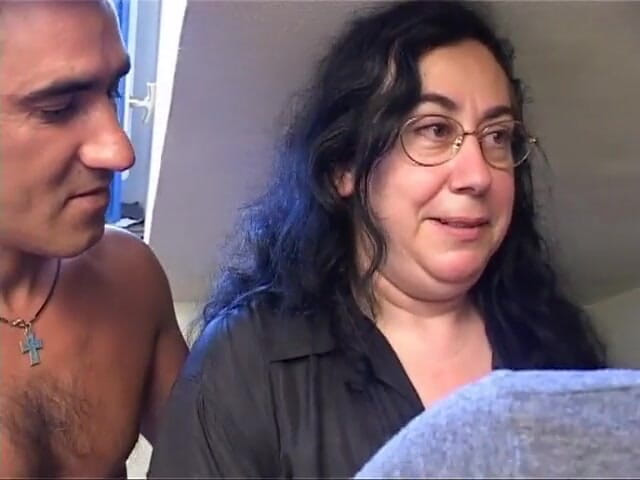 Ugly but HOT: Dikke milf geneukt door buren