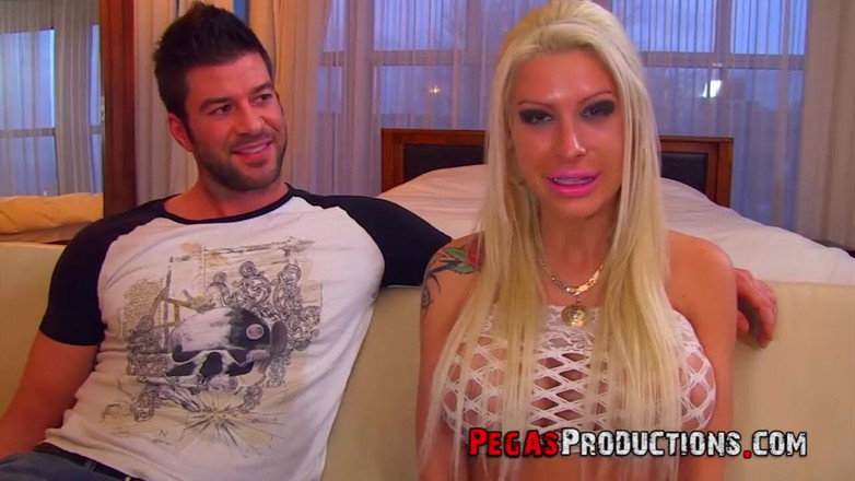 Pegas Productions: Adam ateşli sarışından ağzına büyük göğüsler alıyor