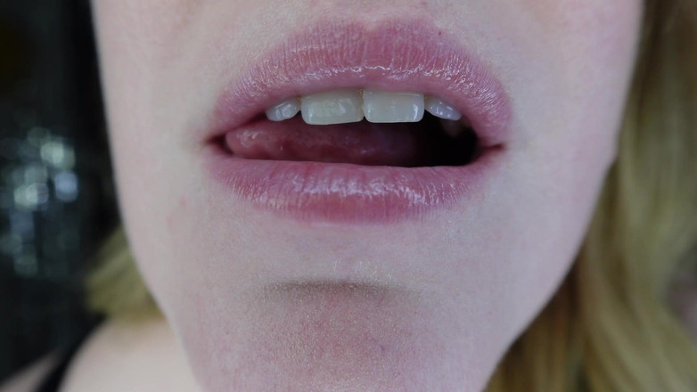 Julie Bliss: Giantess Julie Bliss - Happy New Year 