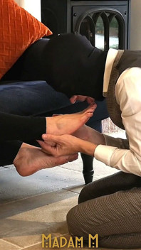 Pemujaan jiwa, kaki jenjang, pemujaan kaki, pemujaan kaki, ciuman, jilat, pijat dan dominasi wanita
