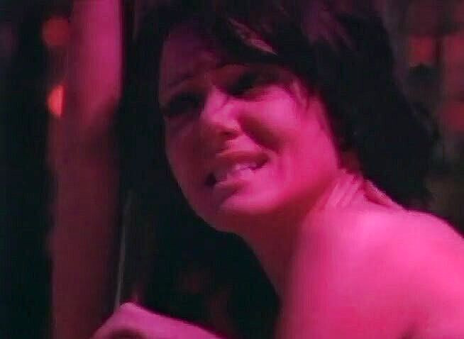 3some Bangers: Dua awek seksi berseronok dengan lelaki bertuah di kelab streaptese