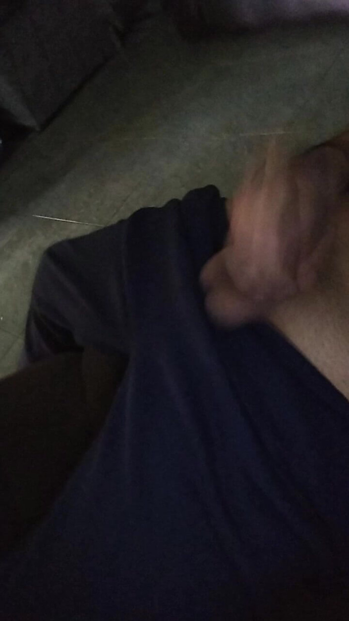 AlexAlejandro13: ソファで楽しむ
