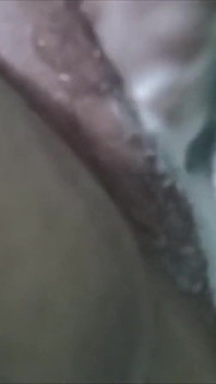 Sexy filipina milf juega con dos consoladores, gemidos y come su cremoso