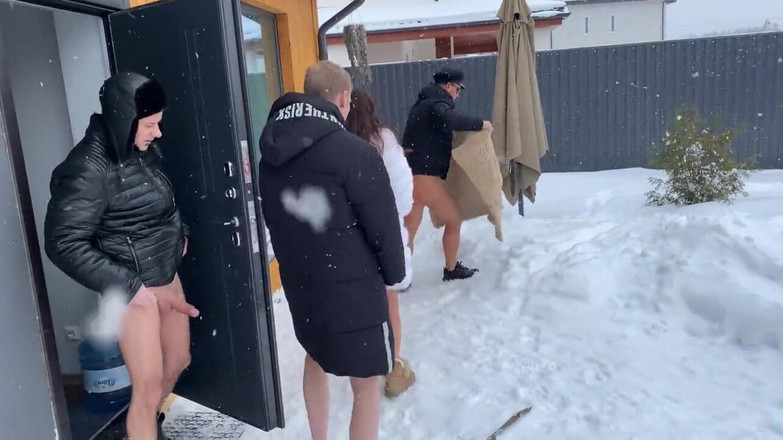 Kate Rich studios: Tiga pria ngentot cewek hamil besar habis-habisan