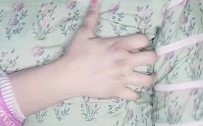 Faryal: Сегодня я одна дома, жду какой-то специальный
