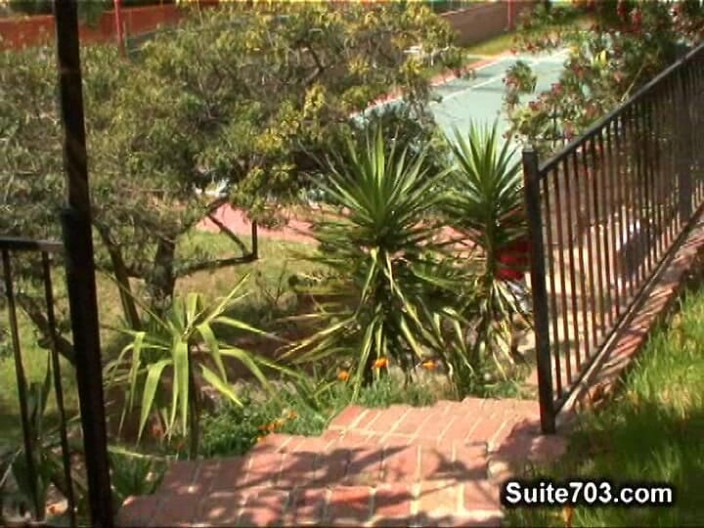 Suite 703: Brant Moore en Mylo Deren