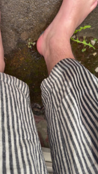 Pișare afară în pantaloni pentru femei)