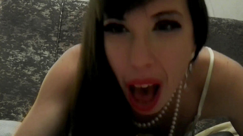 Mistress Mona: 새엄마는 당신에게 특별한 아침 간지럼과 착유를 제공합니다