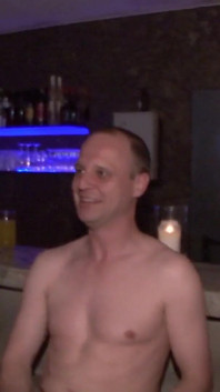 O brunetă asiatică sexy surprinsă și fotografiată este penetrată