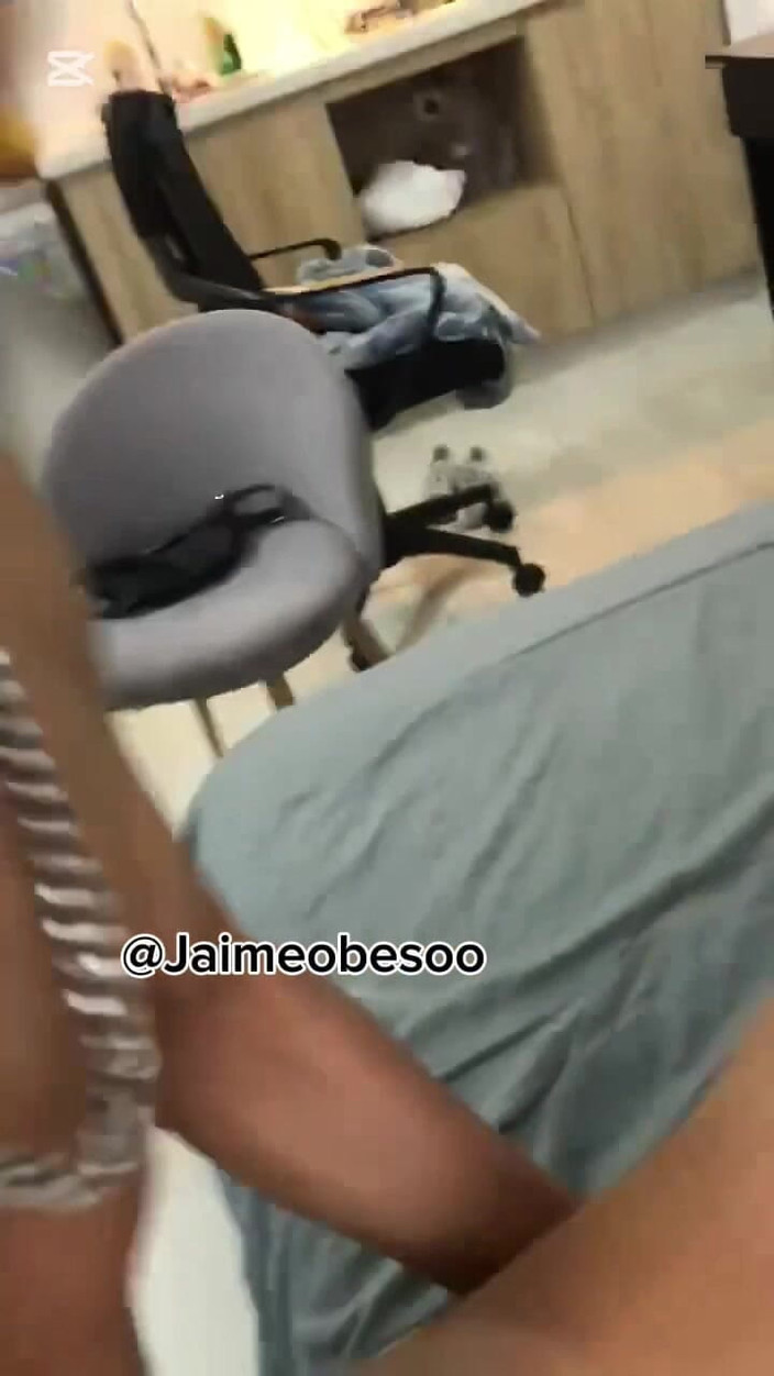 Jameslatin20cm: 鶏を初めて食べるチンコ