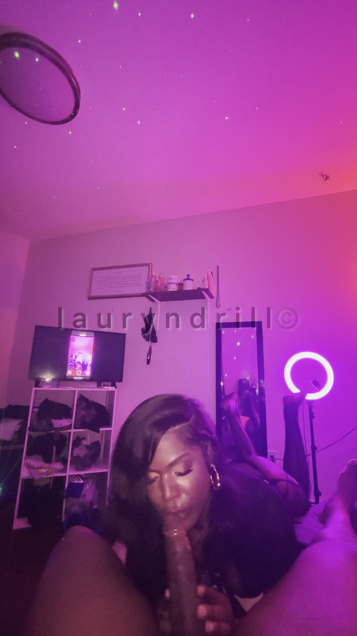 Lauryndrill: Une Grosse Bite Baise Une Trans