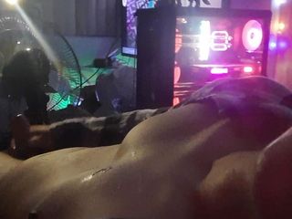 Lymph Guy: Călărește handicap băieți până când ejaculează în tine
