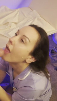 Asistentei britanice reale Kayleigh Davis îi place!