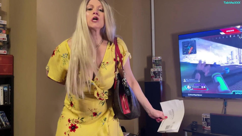 TabithaXXX: Matrigna gigantessa - riduce il figliastro 2 adora il suo corpo