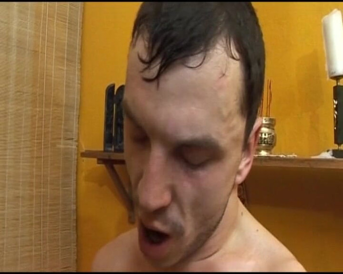 German Amateur Videos: Twee Duitse sletten werden samen geneukt in een orgie